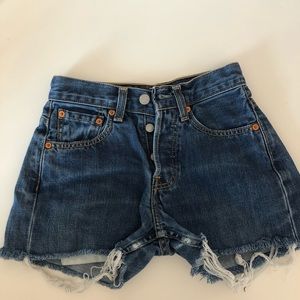Levi blue wash shorts